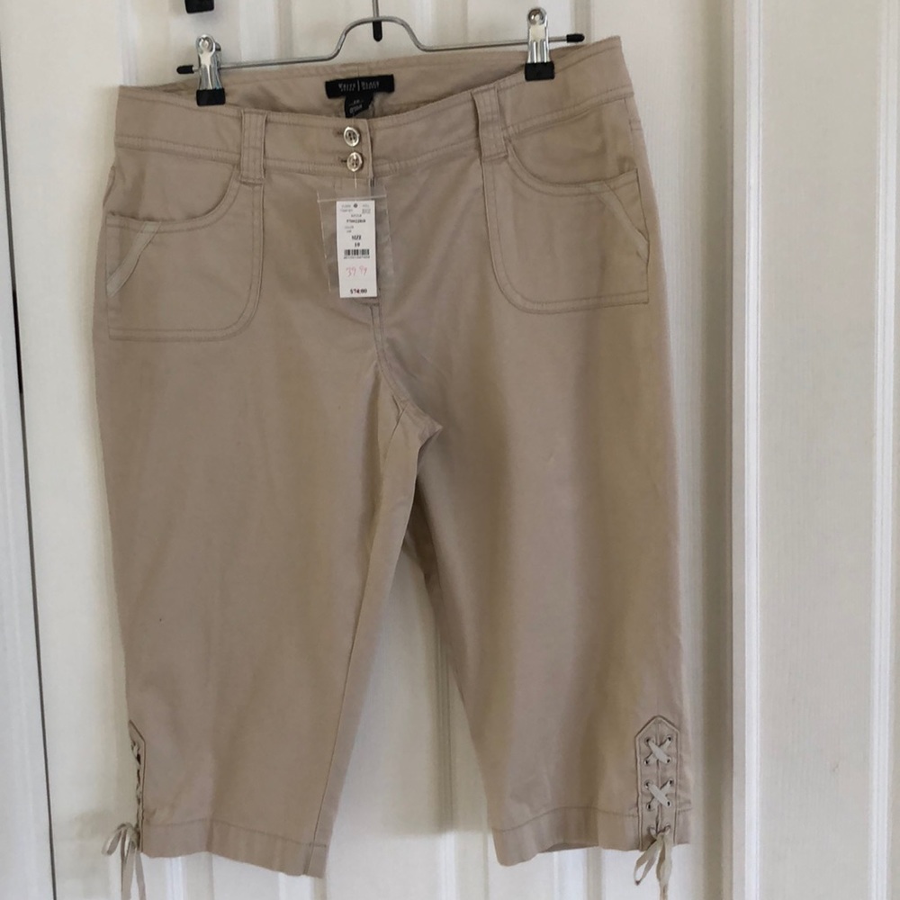 White House Black Market khaki Pedal Pusher